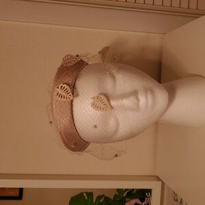 1950s Cream Beige Taupe Floral Leaf Retro Vintage Cocktail Hat Ring Veil Pinup